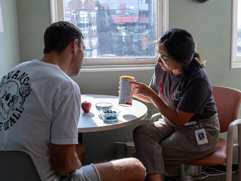 dietician providing care